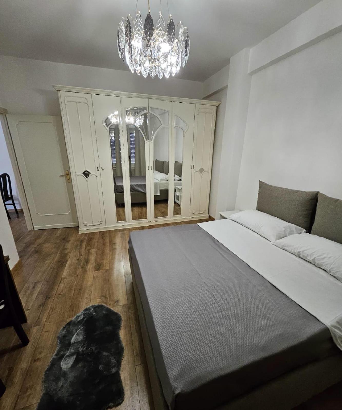 Simone House Rom